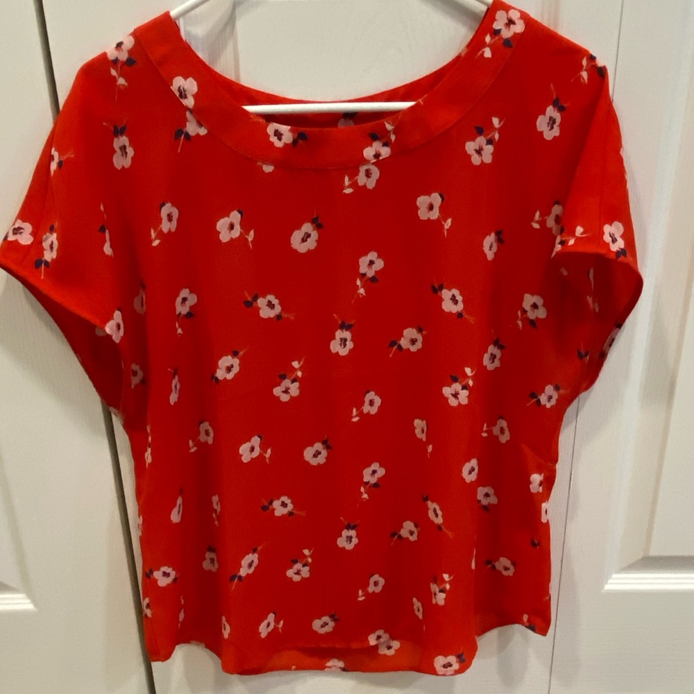 Banana Republic Red Floral Blouse | Size Medium | Lightweight business causal